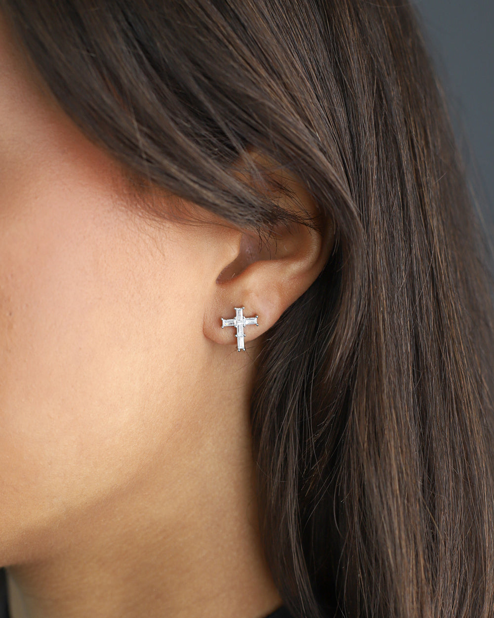 CROSS BAGUETTE EARRINGS. - WHITE GOLD