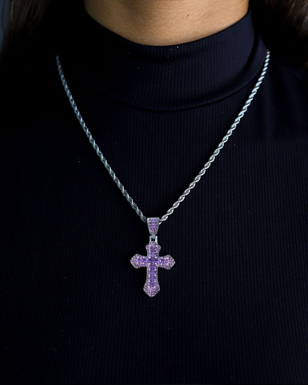 PURPLE CROSS PENDANT. - WHITE GOLD