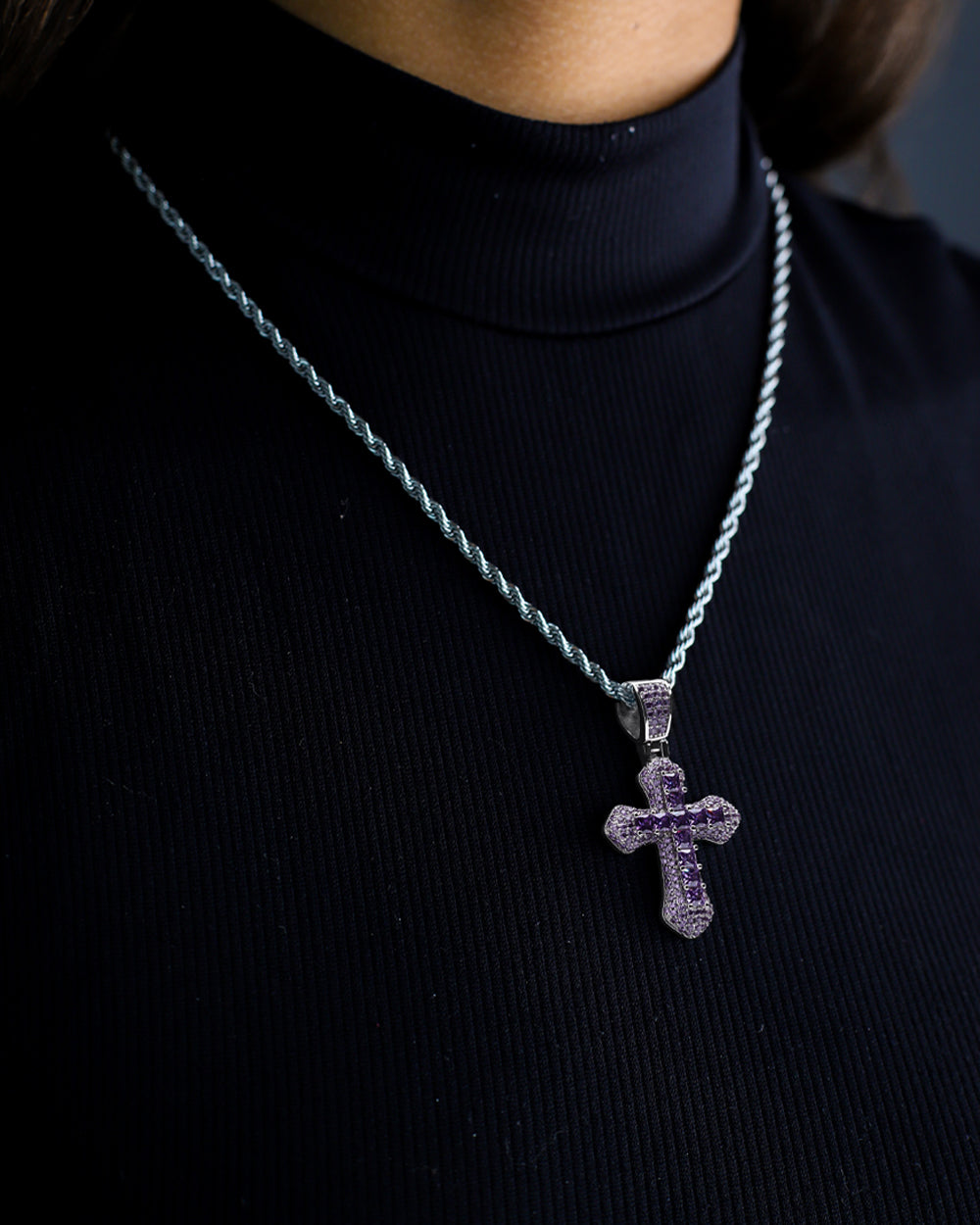 PURPLE CROSS PENDANT. - WHITE GOLD