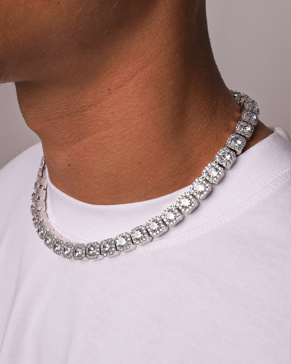 CLUSTERED CHAIN. - WHITE GOLD
