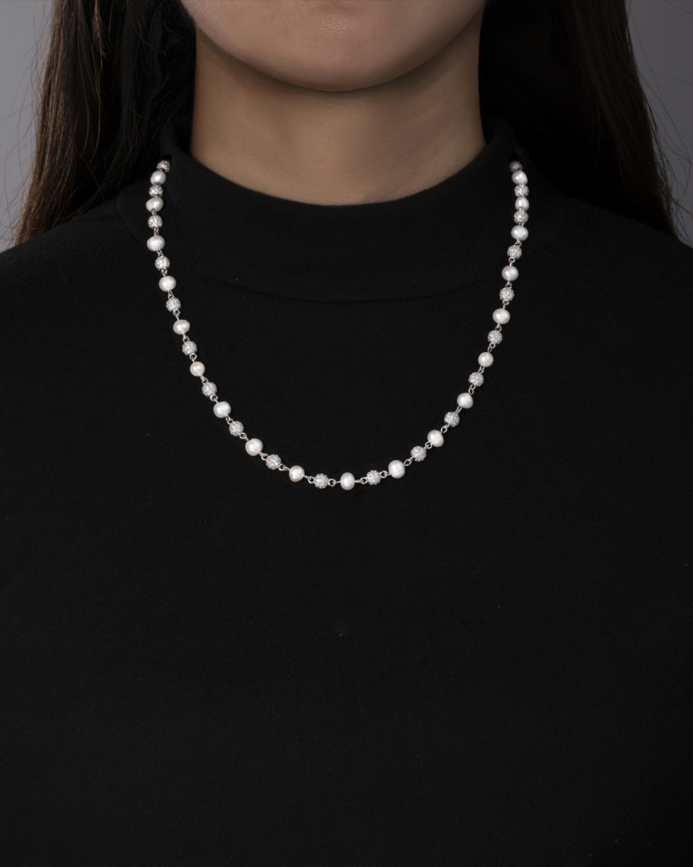 ICED & PEARLS CHAIN. - WHITE GOLD