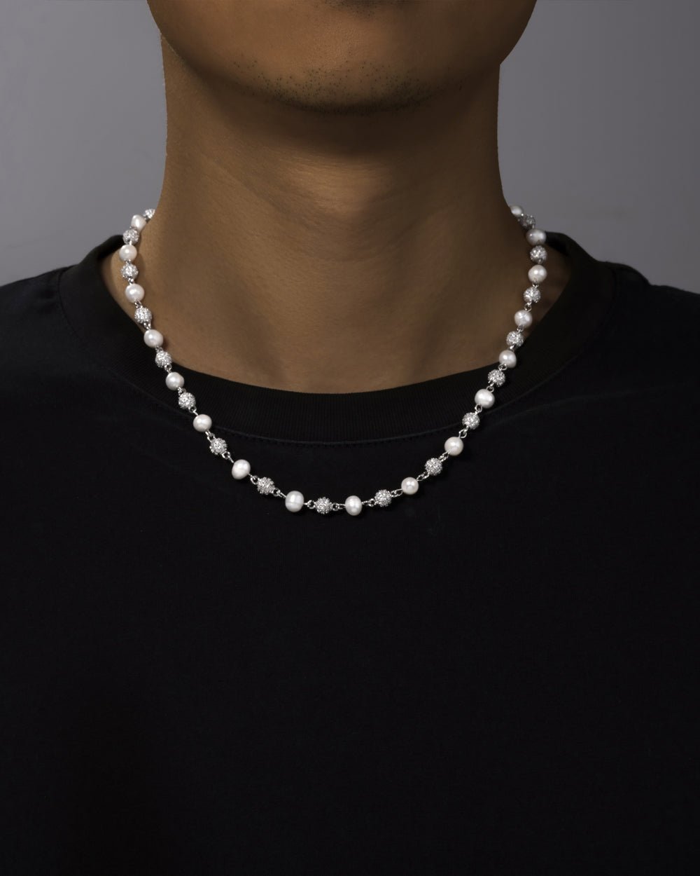 ICED & PEARLS CHAIN. - WHITE GOLD